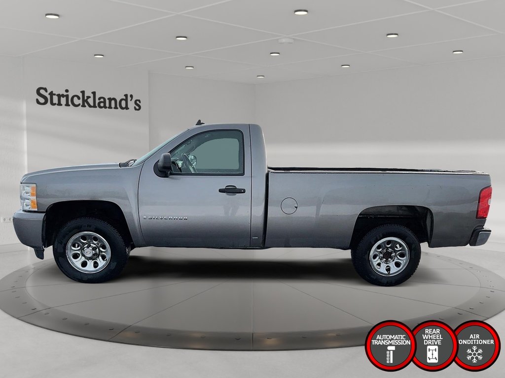 2009 Chevrolet Silverado 1500 LT Reg Cab in Stratford, Ontario - 5 - w1024h768px