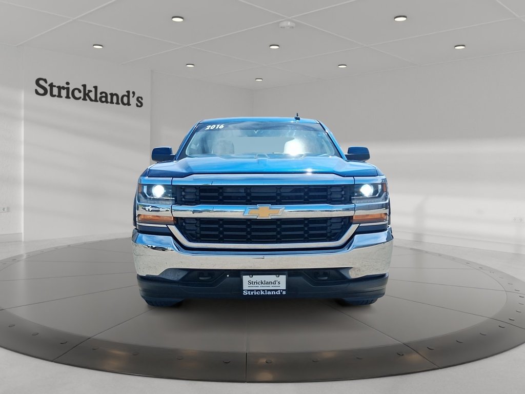 2016 Chevrolet Silverado 1500 Crew 4x4 LT / Standard Box in Stratford, Ontario - 2 - w1024h768px