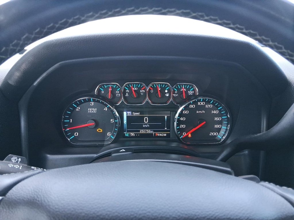 2016 Chevrolet Silverado 1500 Crew 4x4 LT / Standard Box in Stratford, Ontario - 14 - w1024h768px