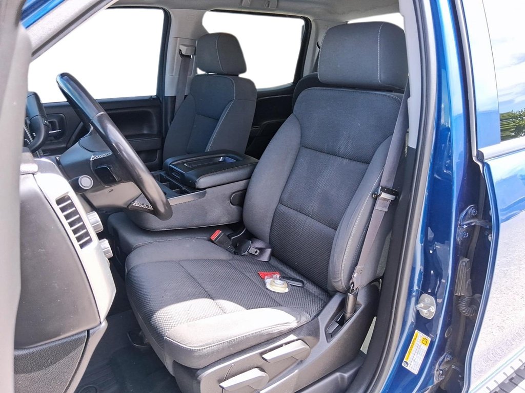 2016 Chevrolet Silverado 1500 Crew 4x4 LT / Standard Box in Stratford, Ontario - 8 - w1024h768px