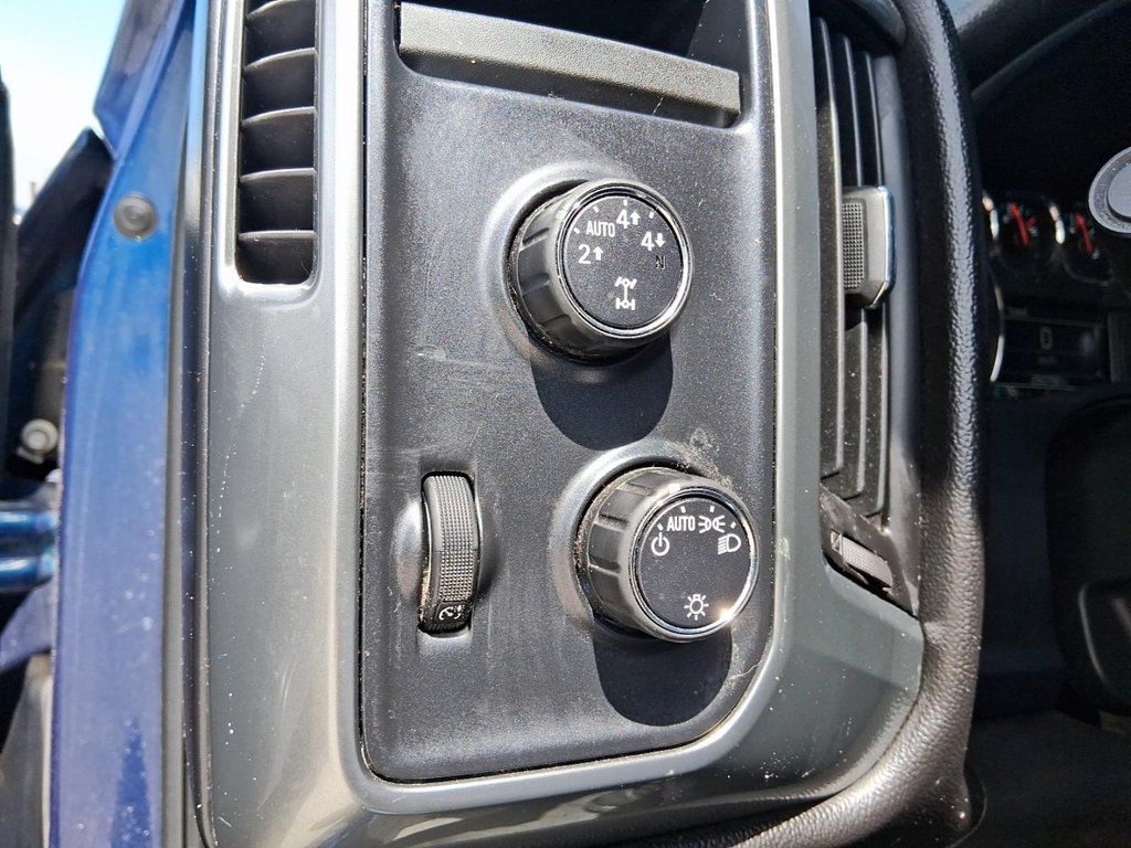 2016 Chevrolet Silverado 1500 Crew 4x4 LT / Standard Box in Stratford, Ontario - 17 - w1024h768px