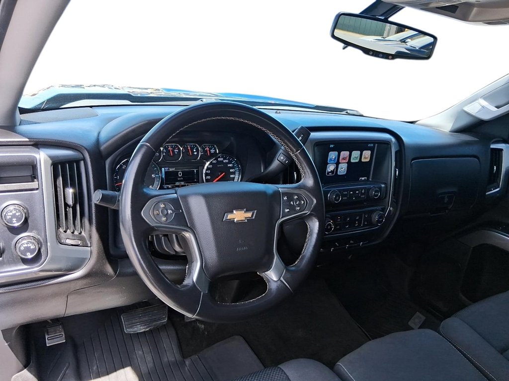 2016 Chevrolet Silverado 1500 Crew 4x4 LT / Standard Box in Stratford, Ontario - 10 - w1024h768px