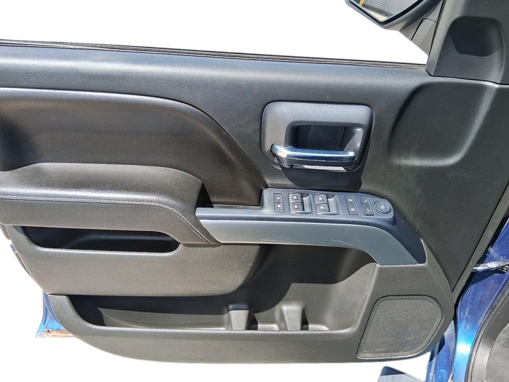 2016 Chevrolet Silverado 1500 Crew 4x4 LT / Standard Box in Stratford, Ontario - 11 - w1024h768px