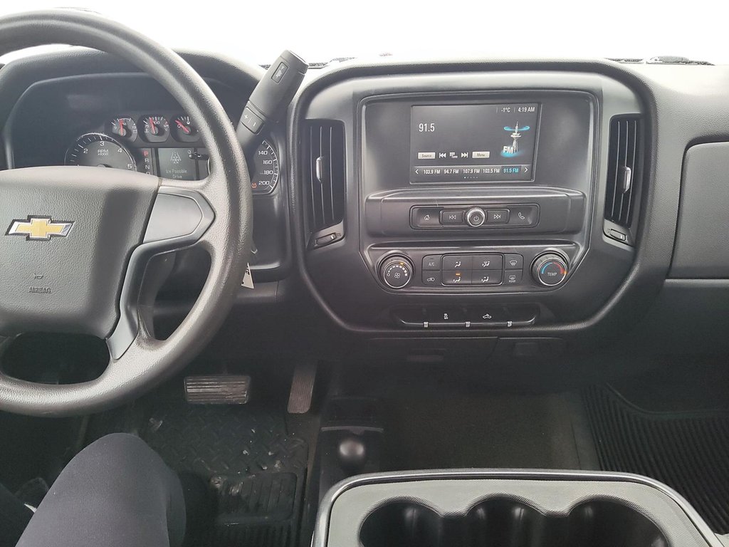 2017  Silverado 1500 Double 4x4 Custom / Standard Box in Stratford, Ontario - 13 - w1024h768px