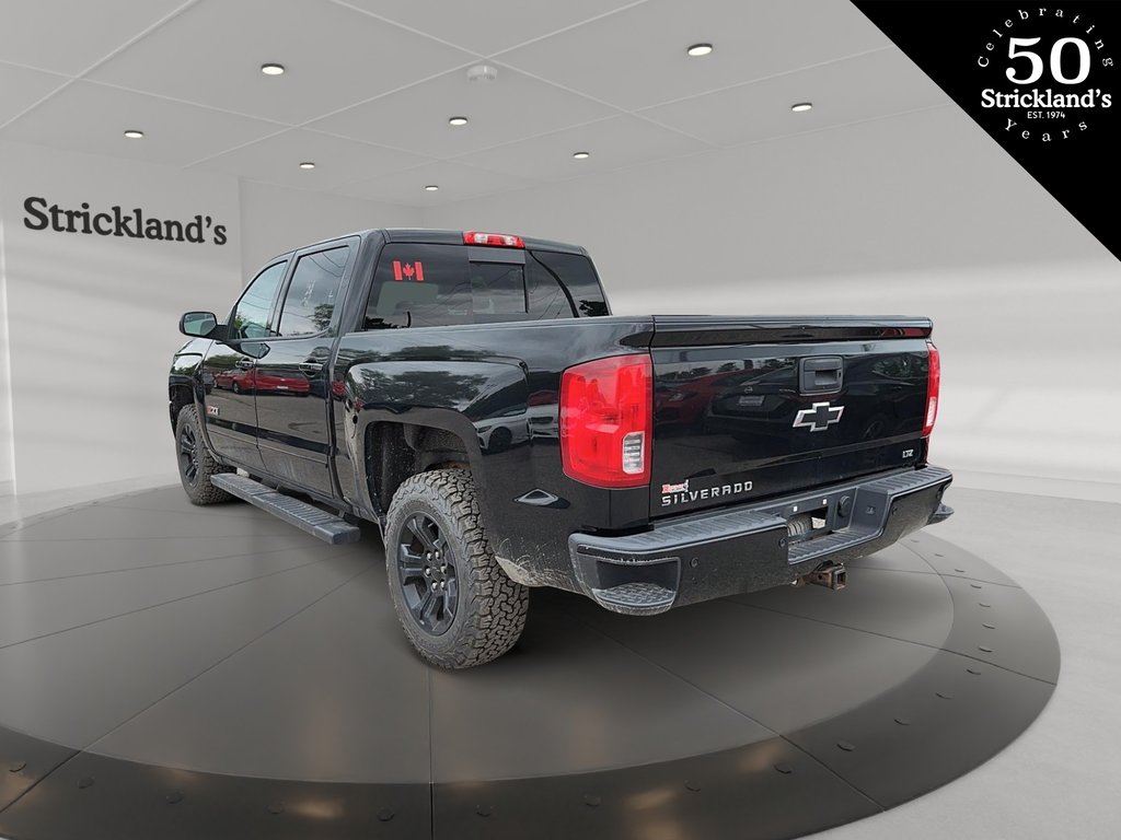 2017  Silverado 1500 Crew 4x4 LTZ / Short Box in Stratford, Ontario - 4 - w1024h768px