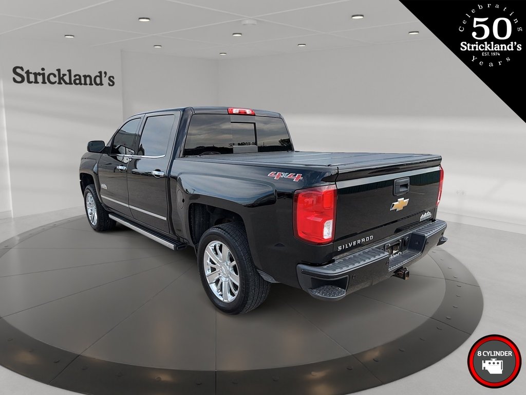 2017  Silverado 1500 Crew 4x4 High Country / Short Box in Stratford, Ontario - 4 - w1024h768px