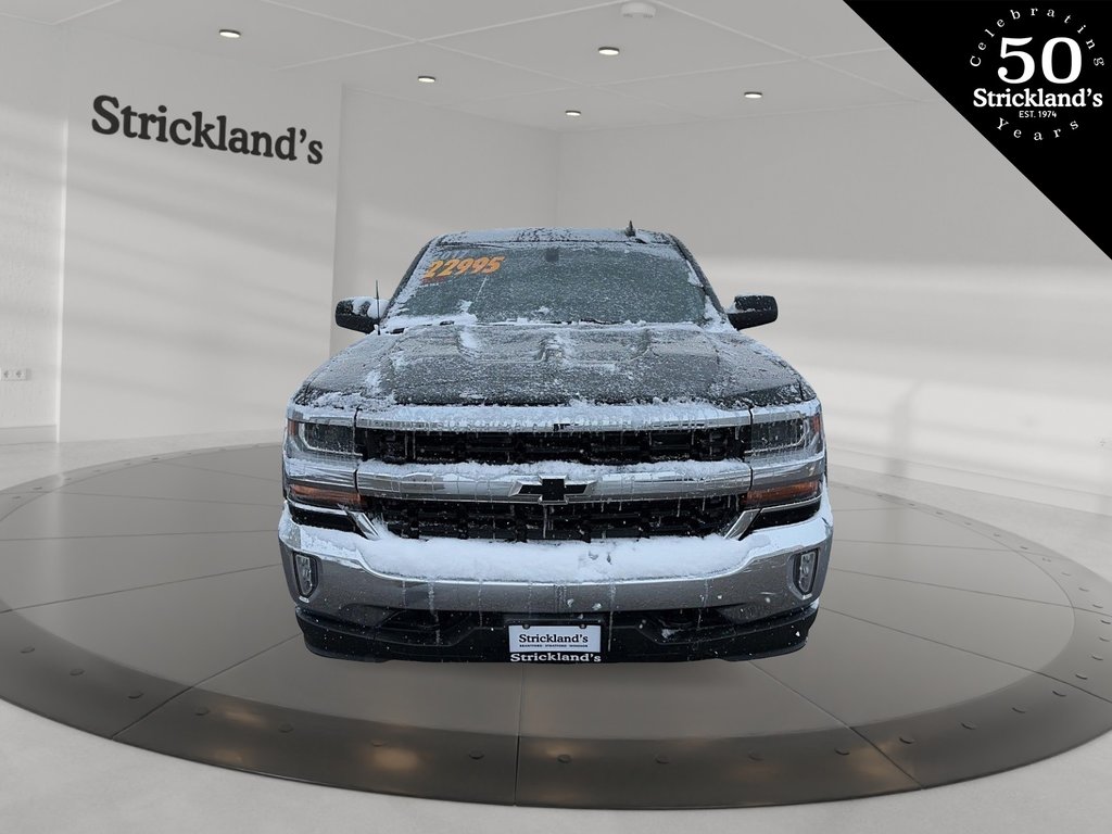 2017  Silverado 1500 Crew 4x4 LT / Short Box in Stratford, Ontario - 2 - w1024h768px