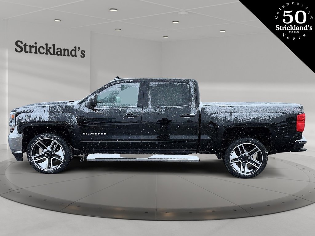 2017  Silverado 1500 Crew 4x4 LT / Short Box in Stratford, Ontario - 5 - w1024h768px