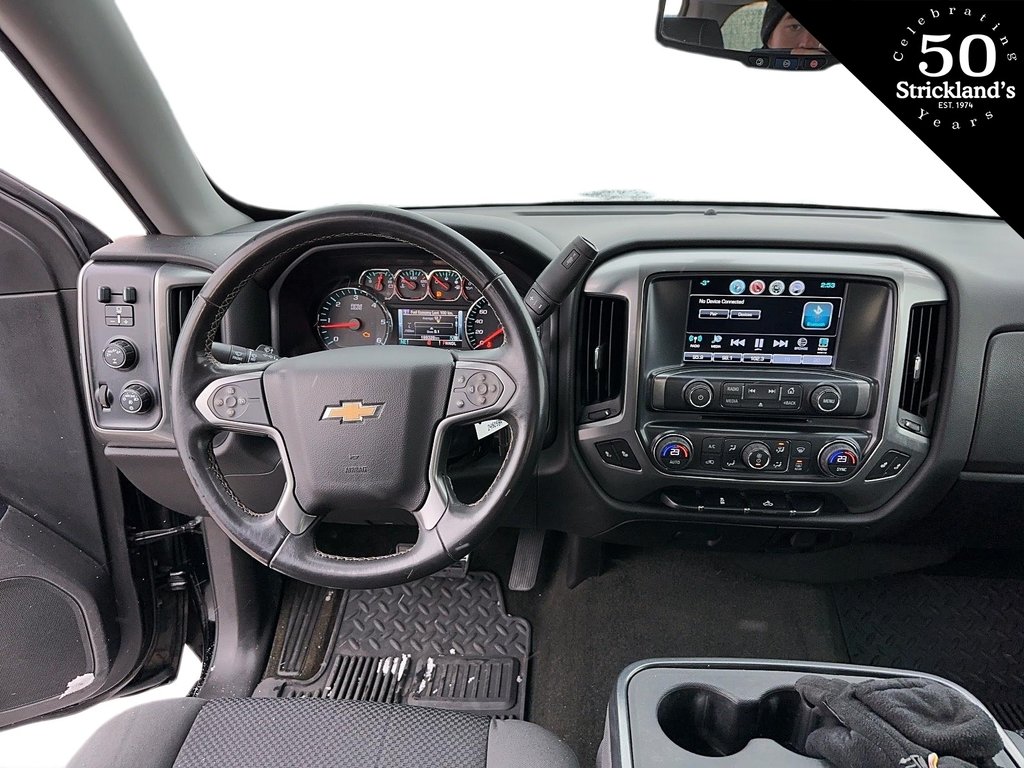 2017  Silverado 1500 Crew 4x4 LT / Short Box in Stratford, Ontario - 8 - w1024h768px