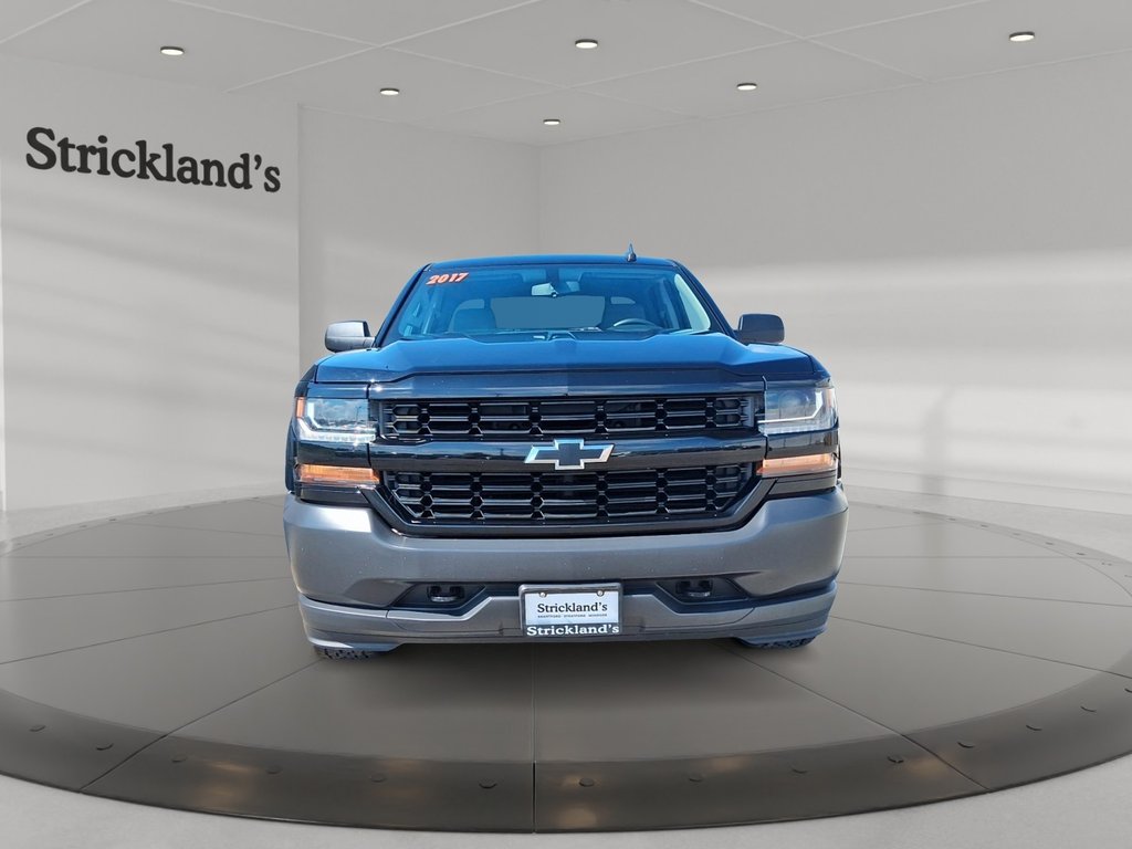 2017 Chevrolet Silverado 1500 Double 4x4 WT / Standard Box in Stratford, Ontario - 2 - w1024h768px