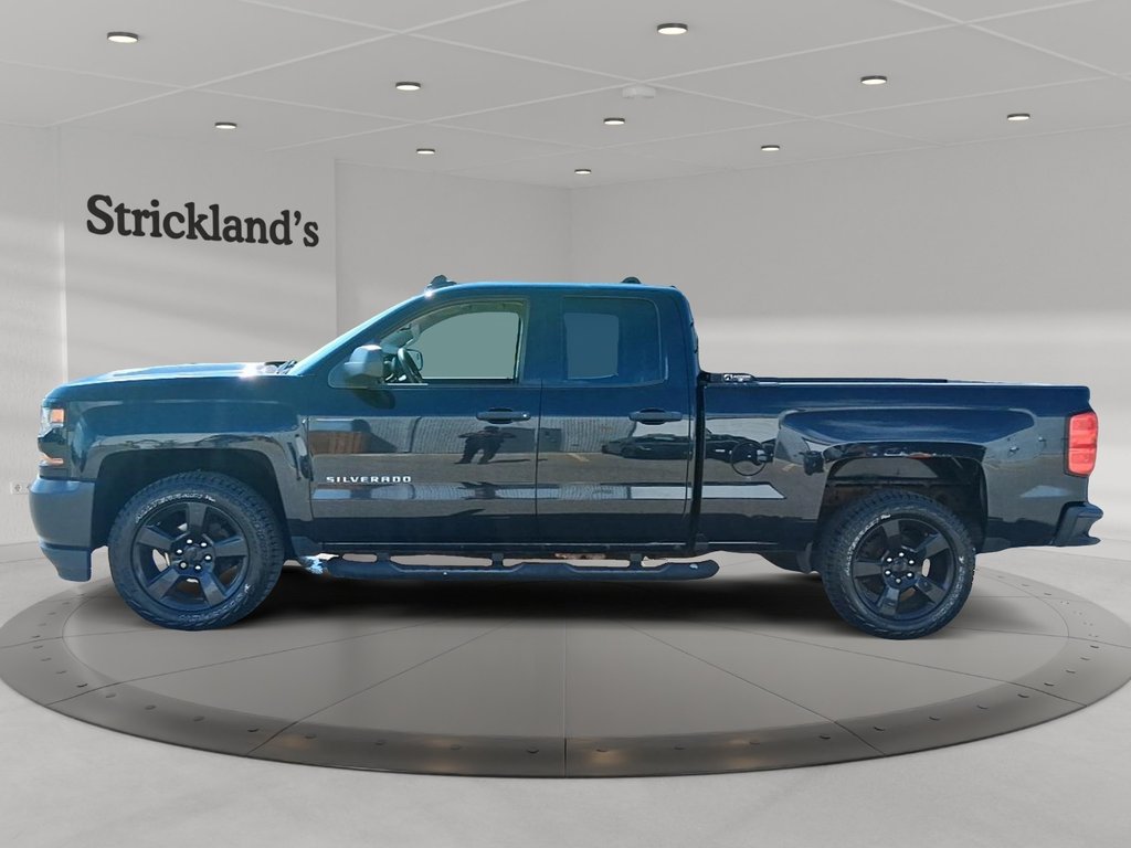 2017 Chevrolet Silverado 1500 Double 4x4 WT / Standard Box in Stratford, Ontario - 5 - w1024h768px