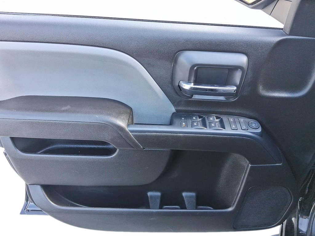 2017 Chevrolet Silverado 1500 Double 4x4 WT / Standard Box in Stratford, Ontario - 11 - w1024h768px