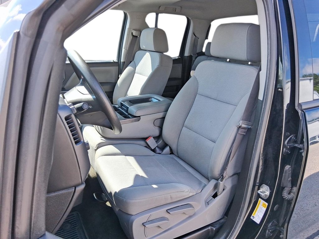 2017 Chevrolet Silverado 1500 Double 4x4 WT / Standard Box in Stratford, Ontario - 8 - w1024h768px