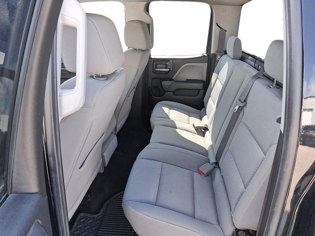 2017 Chevrolet Silverado 1500 Double 4x4 WT / Standard Box in Stratford, Ontario - 9 - w1024h768px