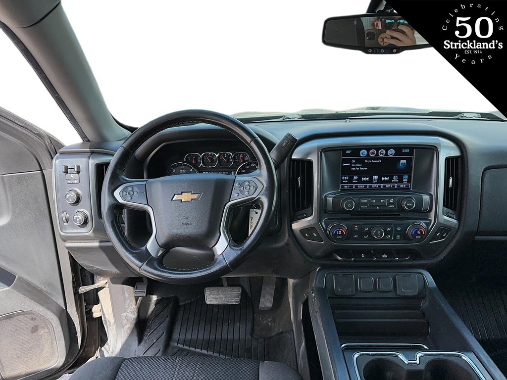 2018  Silverado 1500 Crew Cab 4x4 LT / Short Box in Stratford, Ontario - 8 - w1024h768px