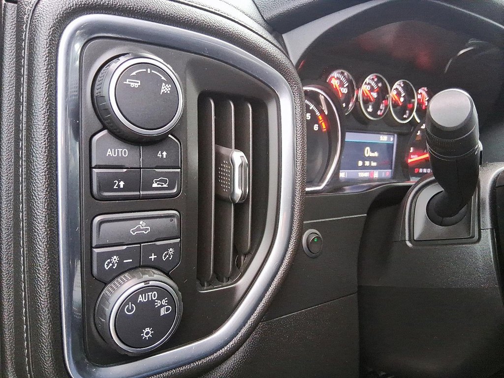 2019 Chevrolet Silverado 1500 New Crew Cab 4x4 LT / Short Box in Stratford, Ontario - 17 - w1024h768px