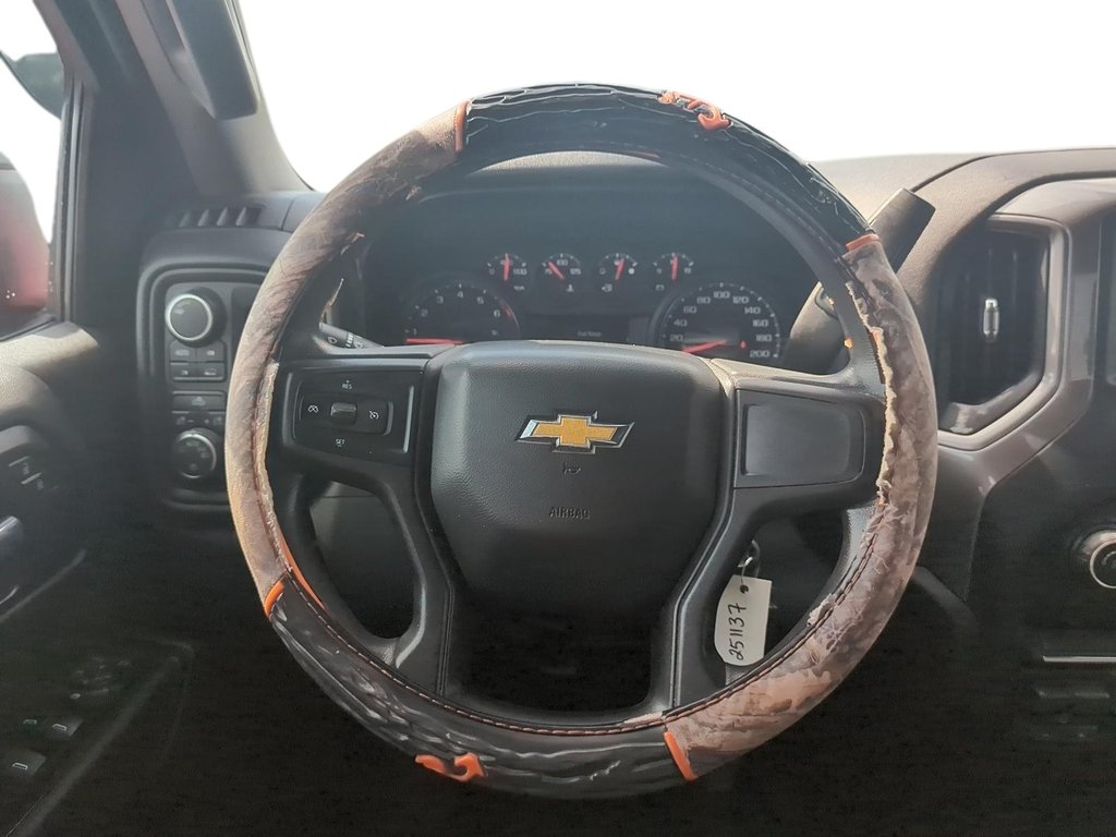 2019 Chevrolet Silverado 1500 Double 4x4 Custom / Standard Box (w / Nqg) in Stratford, Ontario - 12 - w1024h768px