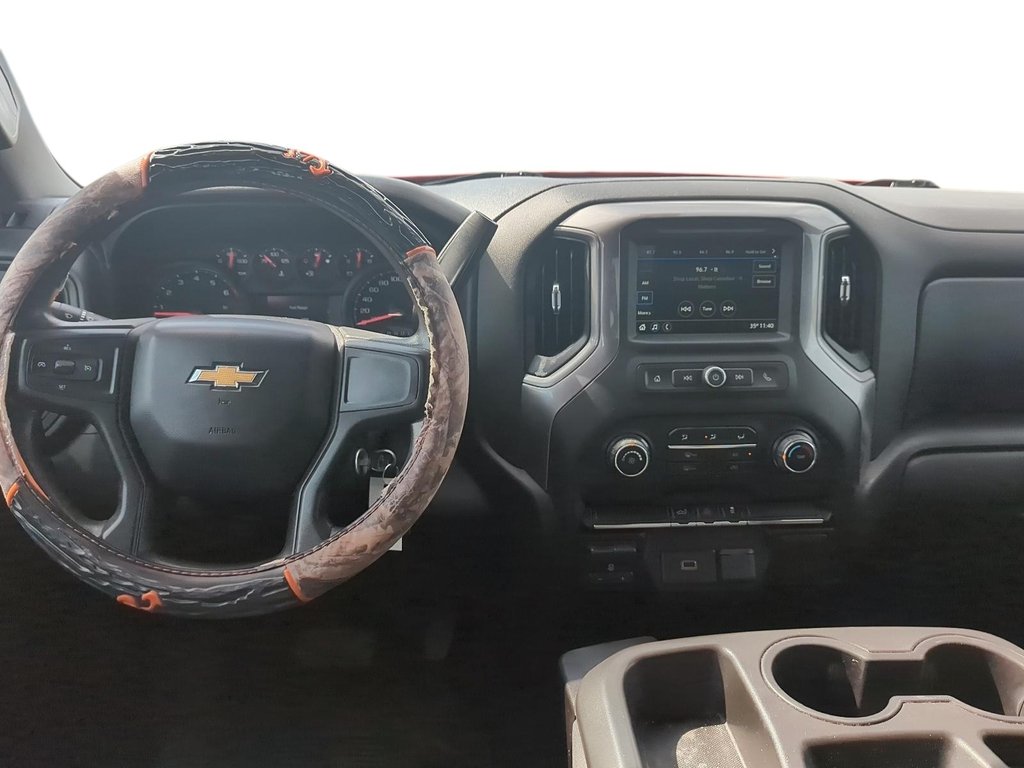 2019 Chevrolet Silverado 1500 Double 4x4 Custom / Standard Box (w / Nqg) in Stratford, Ontario - 11 - w1024h768px