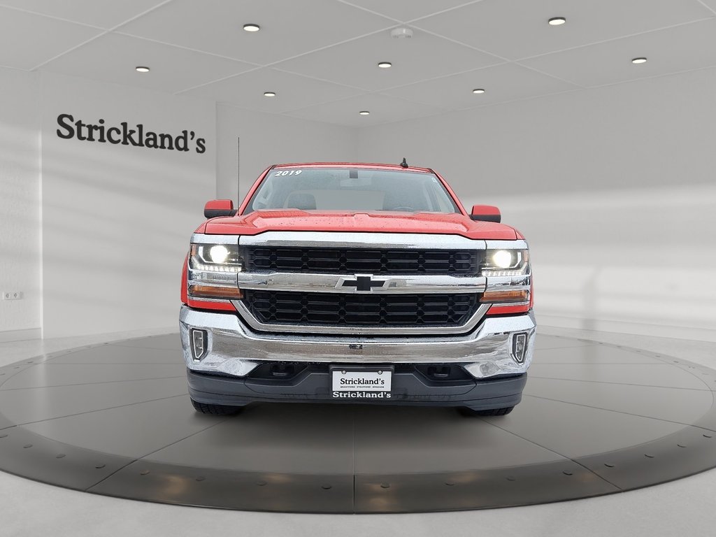 2019 Chevrolet Silverado 1500 Double 4x4 LT / Standard Box in Stratford, Ontario - 2 - w1024h768px