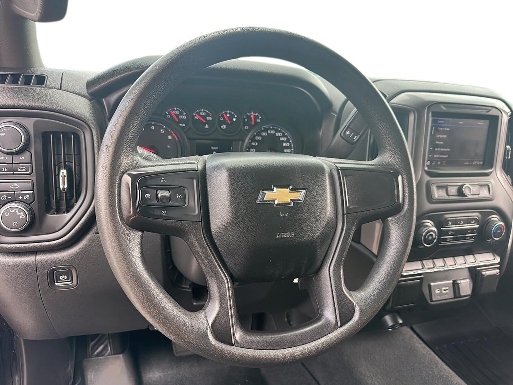 2021 Chevrolet Silverado 1500 Crew Cab 4x4 Custom / Standard Box in Stratford, Ontario - 10 - w1024h768px