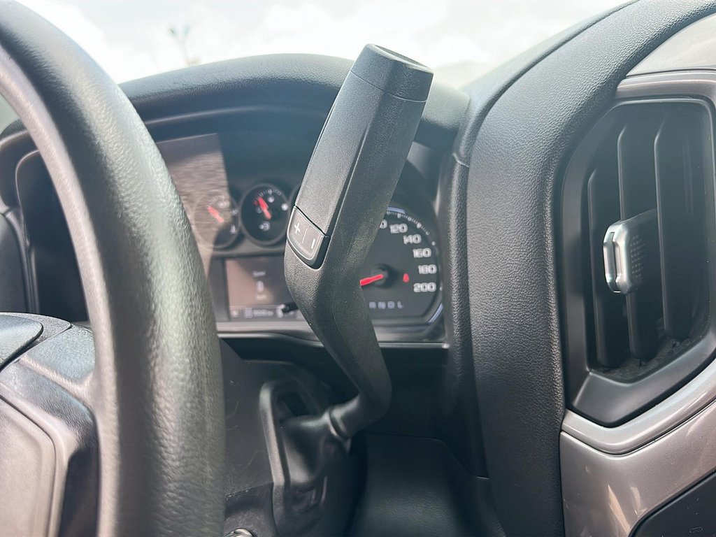 2021 Chevrolet Silverado 1500 Crew Cab 4x4 Custom / Standard Box in Stratford, Ontario - 13 - w1024h768px