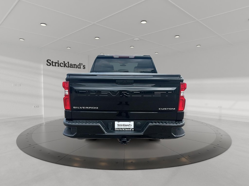 2021 Chevrolet Silverado 1500 Crew Cab 4x4 Custom / Standard Box in Stratford, Ontario - 3 - w1024h768px