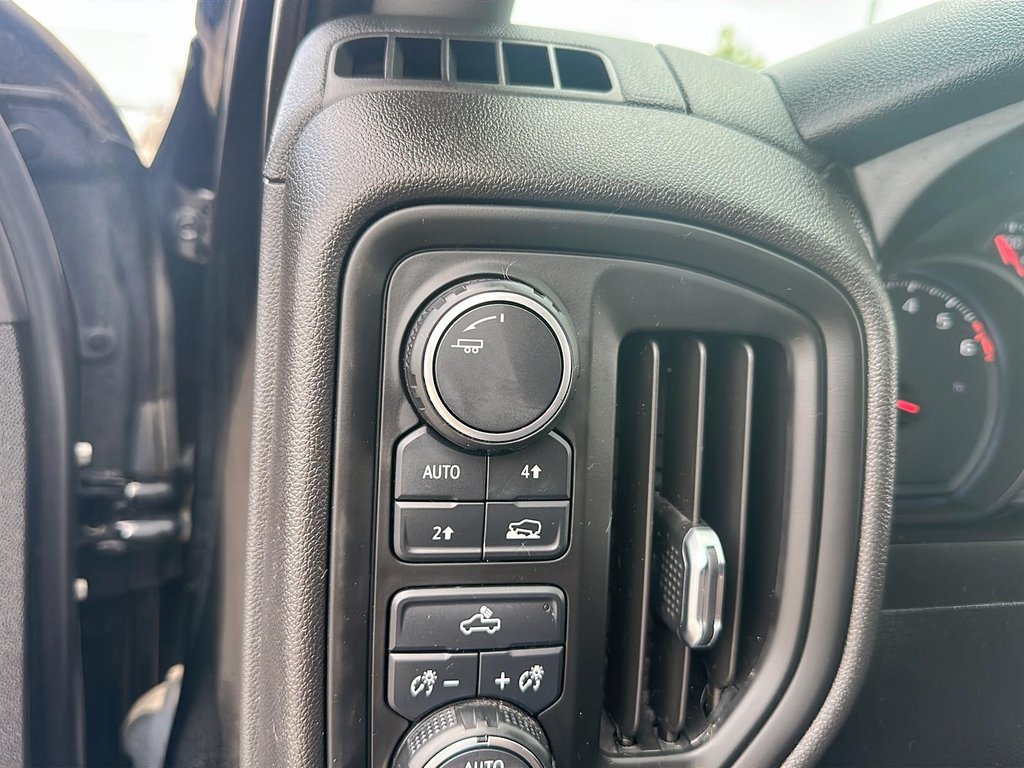 2021 Chevrolet Silverado 1500 Crew Cab 4x4 Custom / Standard Box in Stratford, Ontario - 14 - w1024h768px