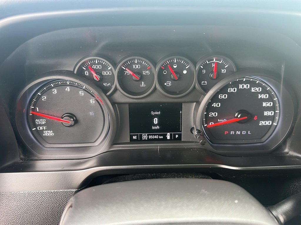 2021 Chevrolet Silverado 1500 Crew Cab 4x4 Custom / Standard Box in Stratford, Ontario - 12 - w1024h768px