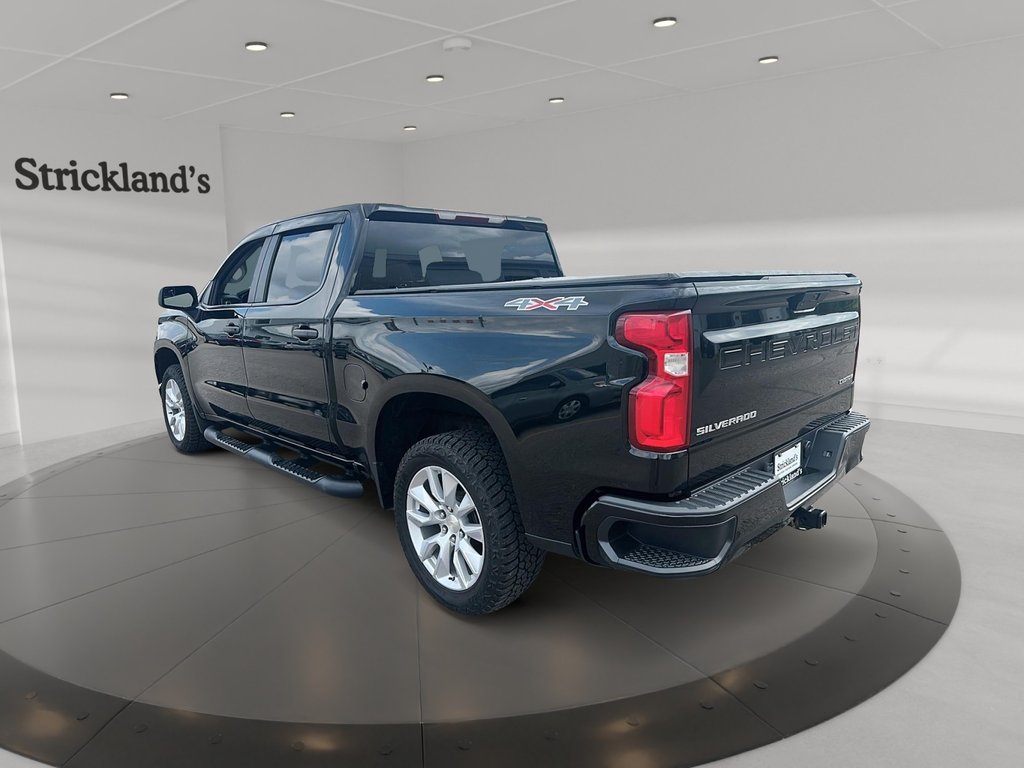 2021 Chevrolet Silverado 1500 Crew Cab 4x4 Custom / Standard Box in Stratford, Ontario - 4 - w1024h768px
