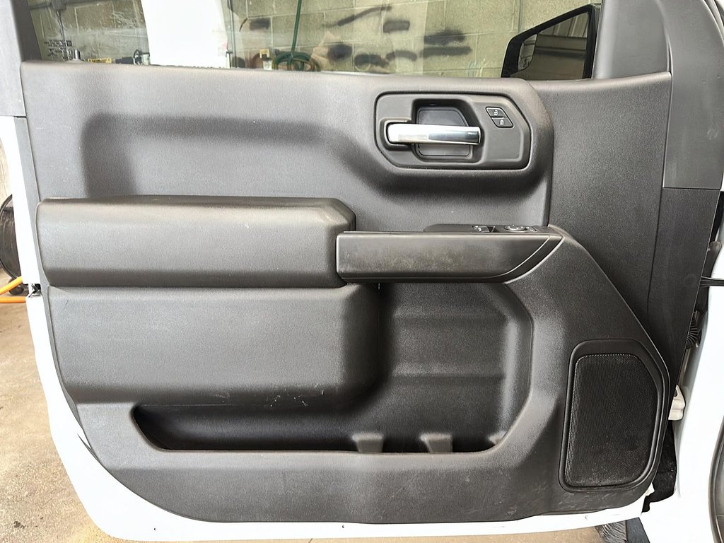 2021 Chevrolet Silverado 1500 Regular Cab 4x2 WT / Long Box in Stratford, Ontario - 9 - w1024h768px