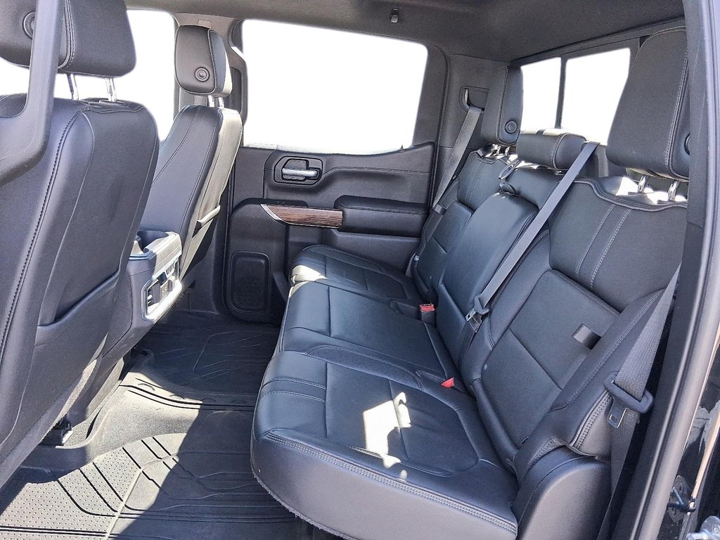 2021 Chevrolet Silverado 1500 Crew Cab 4x4 High Country / Standard Box in Stratford, Ontario - 9 - w1024h768px