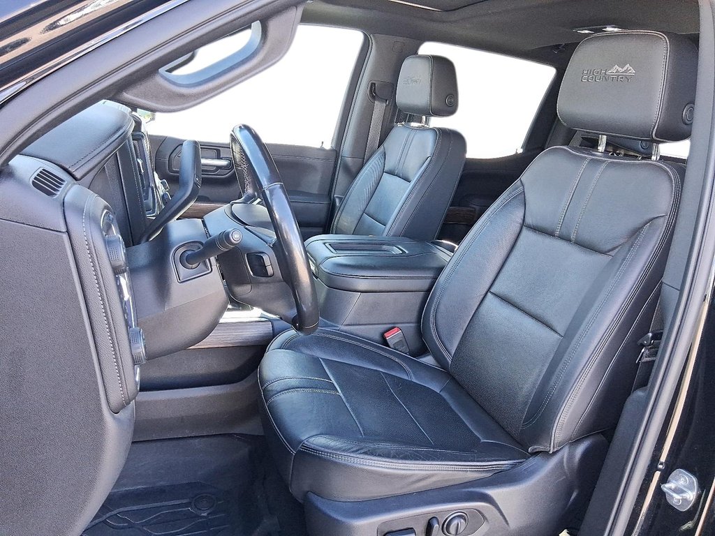 2021 Chevrolet Silverado 1500 Crew Cab 4x4 High Country / Standard Box in Stratford, Ontario - 8 - w1024h768px