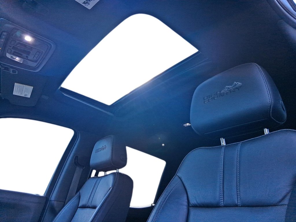 2021 Chevrolet Silverado 1500 Crew Cab 4x4 High Country / Standard Box in Stratford, Ontario - 19 - w1024h768px