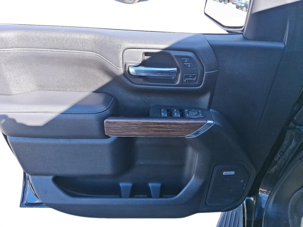 2021 Chevrolet Silverado 1500 Crew Cab 4x4 High Country / Standard Box in Stratford, Ontario - 11 - w1024h768px