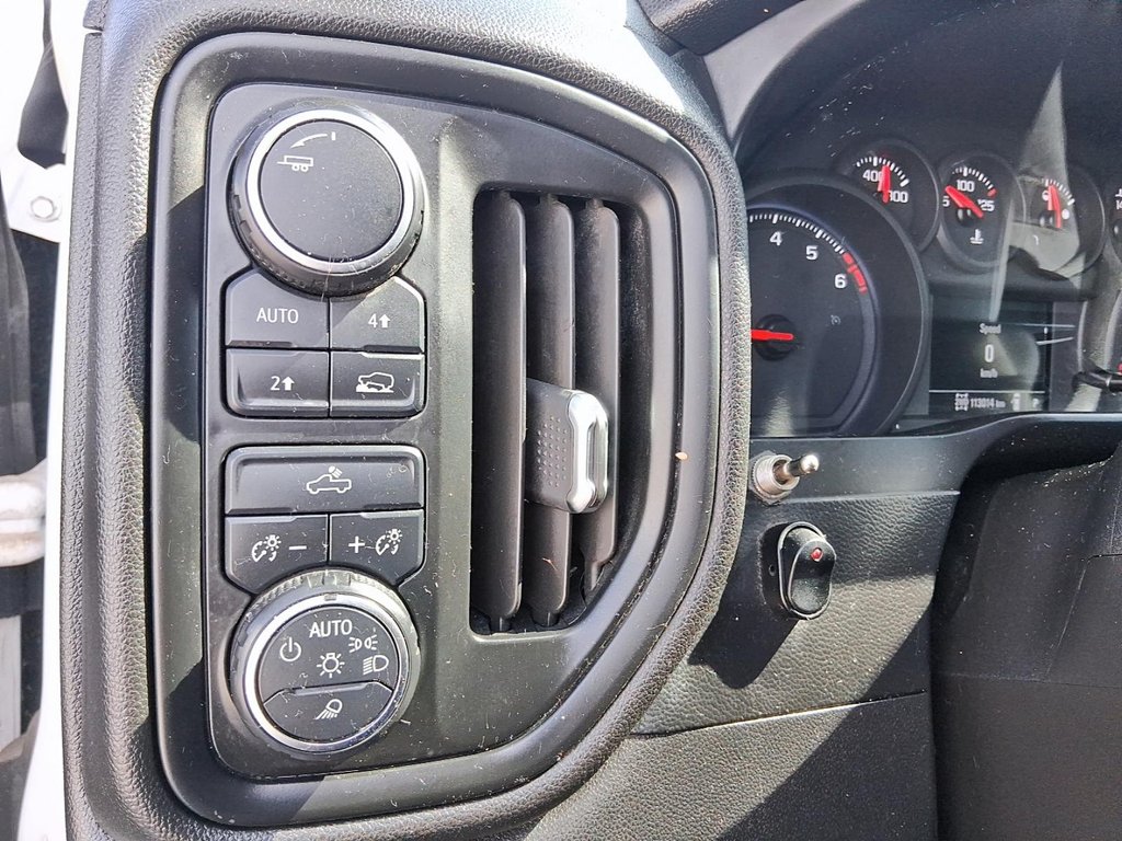 2021 Chevrolet Silverado 1500 Double Cab 4x4 WT / Standard Box in Stratford, Ontario - 18 - w1024h768px