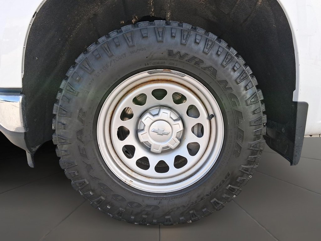 2021 Chevrolet Silverado 1500 Double Cab 4x4 WT / Standard Box in Stratford, Ontario - 6 - w1024h768px