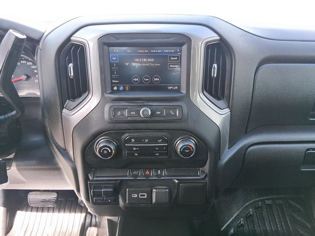 2021 Chevrolet Silverado 1500 Double Cab 4x4 Custom / Standard Box in Stratford, Ontario - 15 - w1024h768px