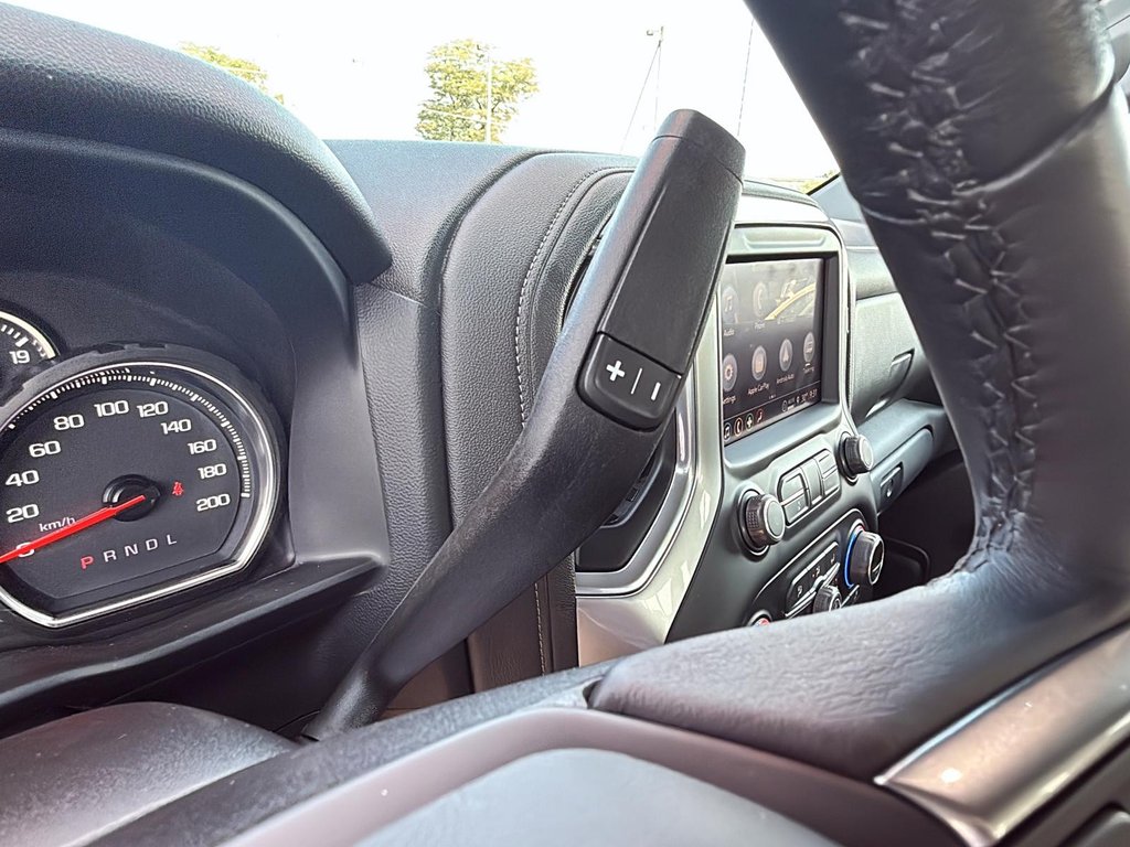 2021 Chevrolet Silverado 1500 Crew Cab 4x4 LT / Standard Box in Stratford, Ontario - 13 - w1024h768px