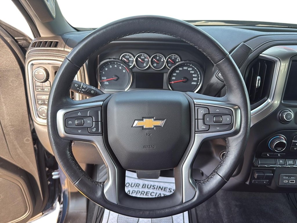 2021 Chevrolet Silverado 1500 Crew Cab 4x4 LT / Standard Box in Stratford, Ontario - 10 - w1024h768px