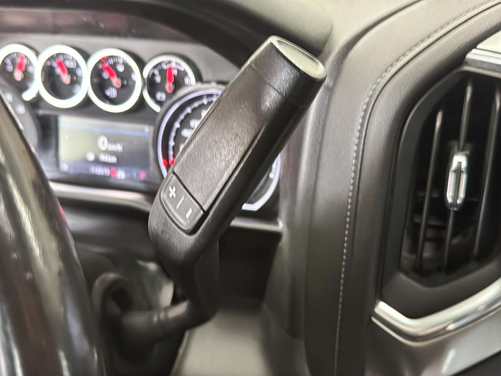 2021 Chevrolet Silverado 1500 Crew Cab 4x4 LT Trail Boss / Standard Box in Stratford, Ontario - 13 - w1024h768px