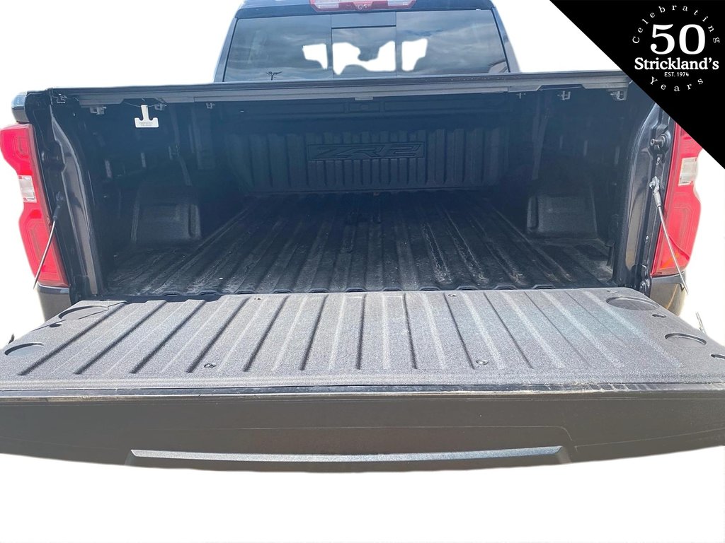 2022  Silverado 1500 Crew Cab 4x4 ZR2 / Short Box in Stratford, Ontario - 19 - w1024h768px