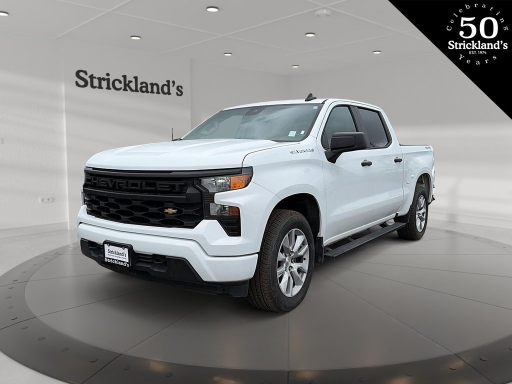 2022  Silverado 1500 Crew Cab 4x4 Custom / Short Box in Stratford, Ontario - 1 - w1024h768px