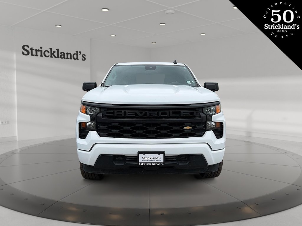 2022  Silverado 1500 Crew Cab 4x4 Custom / Short Box in Stratford, Ontario - 2 - w1024h768px