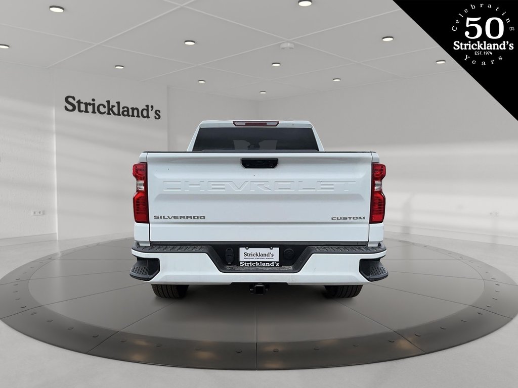 2022  Silverado 1500 Crew Cab 4x4 Custom / Short Box in Stratford, Ontario - 3 - w1024h768px