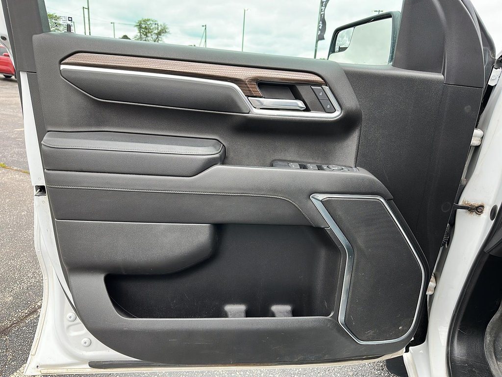 2022 Chevrolet Silverado 1500 Crew Cab 4x4 RST / Standard Box in Stratford, Ontario - 9 - w1024h768px