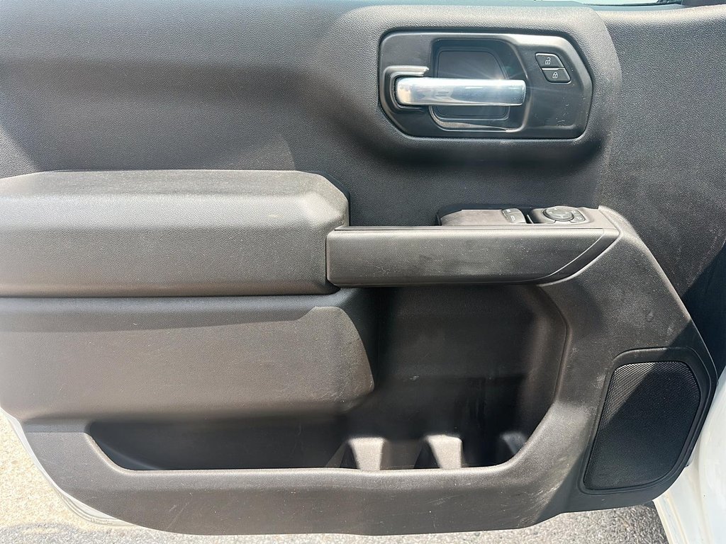 2022 Chevrolet Silverado 1500 Regular Cab 4x2 WT / Long Box in Stratford, Ontario - 9 - w1024h768px