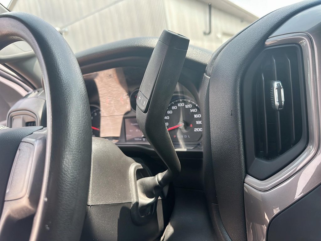 2022 Chevrolet Silverado 1500 Regular Cab 4x2 WT / Long Box in Stratford, Ontario - 13 - w1024h768px