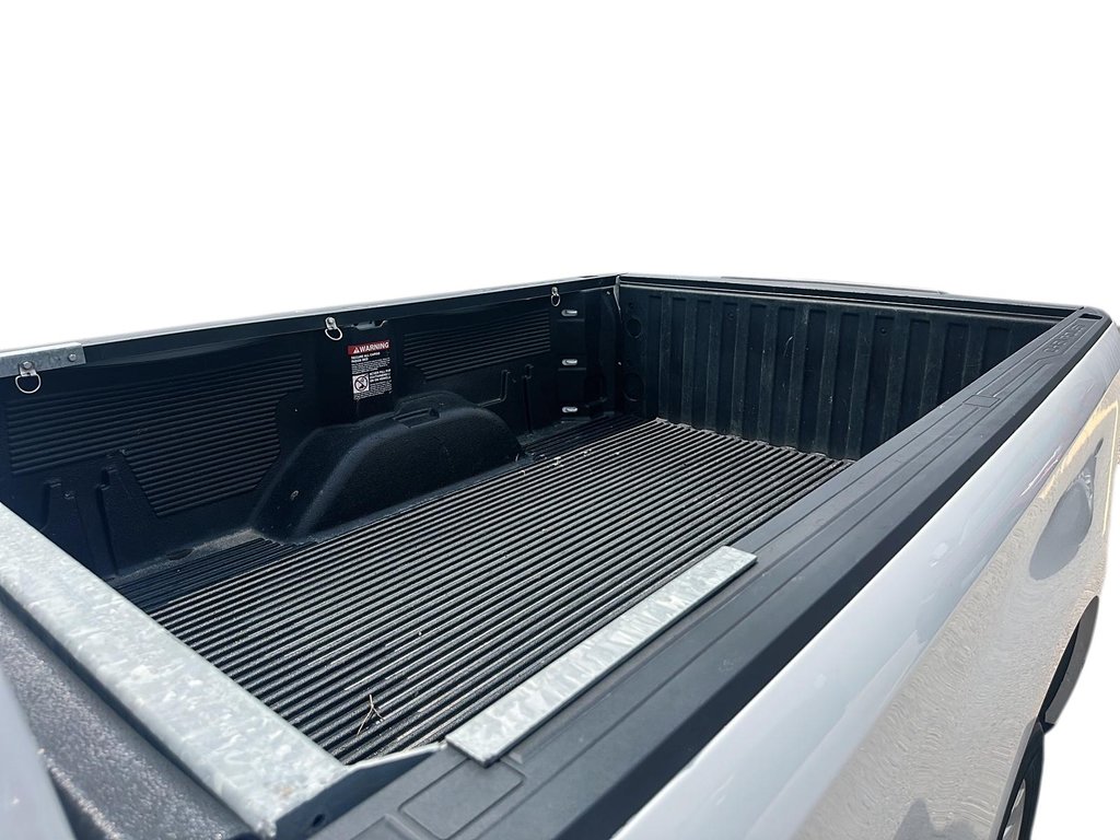 2022 Chevrolet Silverado 1500 Regular Cab 4x2 WT / Long Box in Stratford, Ontario - 14 - w1024h768px