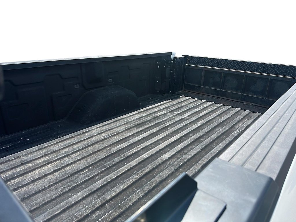 2022 Chevrolet Silverado 1500 Ltd Regular Cab 4x2 WT / Long Box in Stratford, Ontario - 14 - w1024h768px