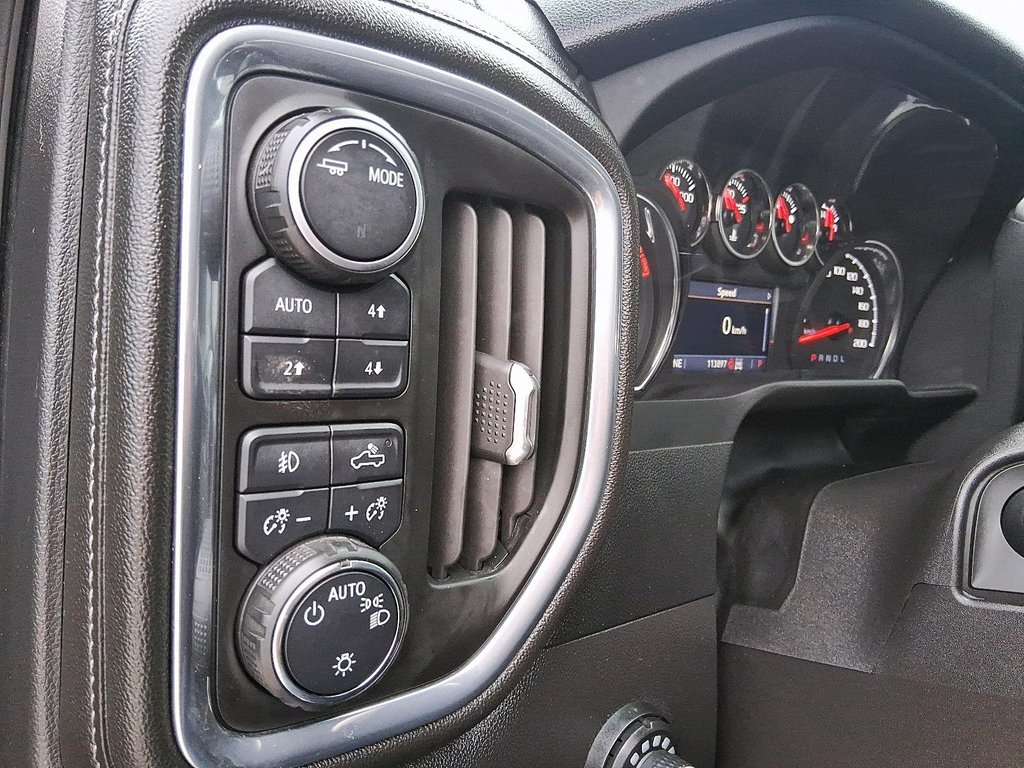 2022 Chevrolet Silverado 1500 Ltd Crew Cab 4x4 Rst / Standard Box in Stratford, Ontario - 17 - w1024h768px